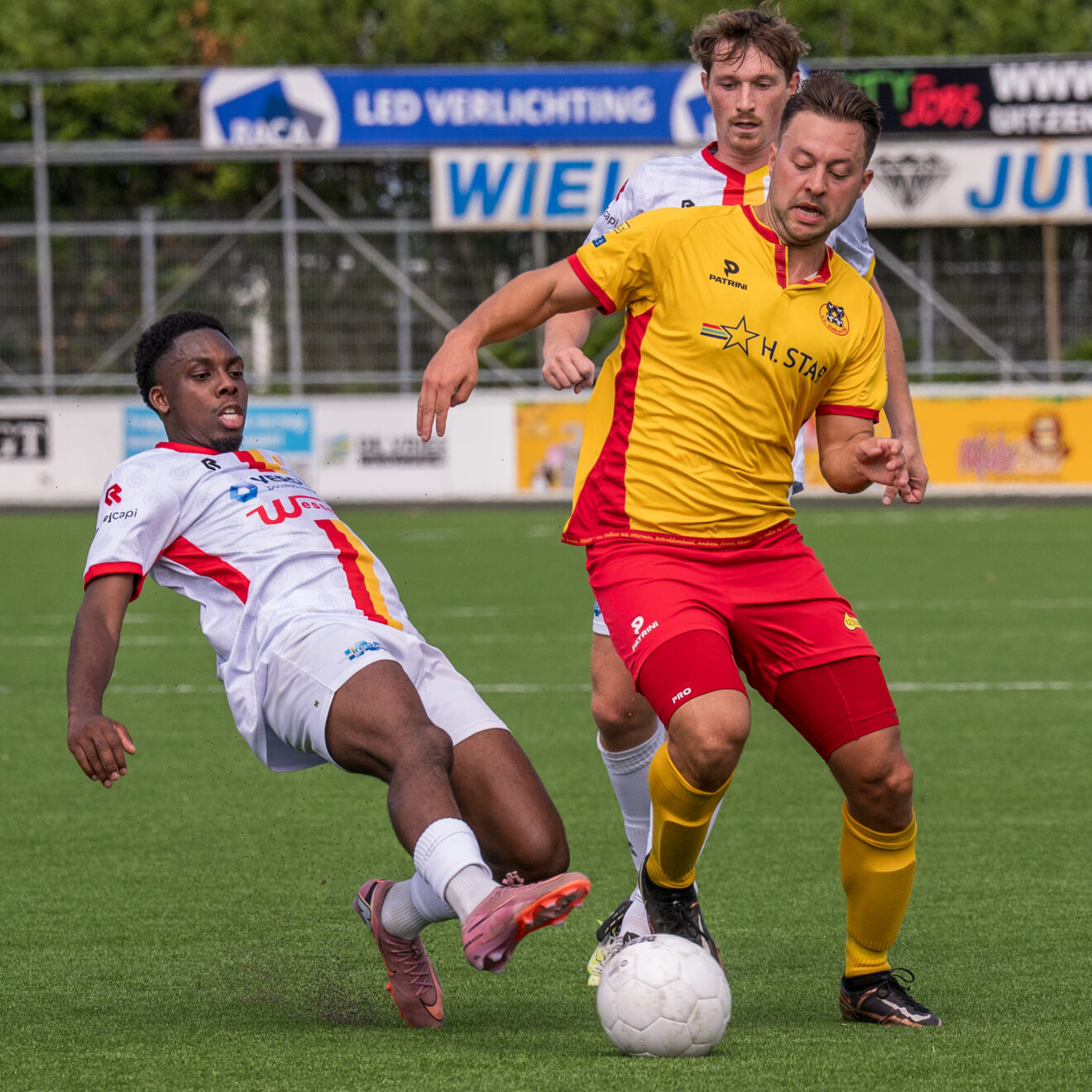 Remises voor Ter Leede en Hillegom. SJC nipt tenonder bij RKAVV