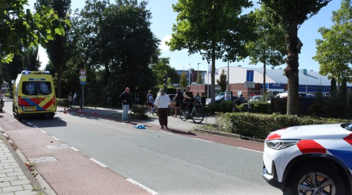 Fietser met spoed naar ziekenhuis na ongeval in Voorhout