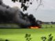Uitslaande tractorbrand met veel rook in De Zilk
