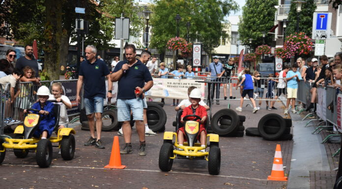 Skelteren, trucktrekken en brandweerfestijn in Hillegom
