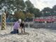 Drukte aan de Guido Gezellelaan in Hillegom: eerste paal basisschool De Giraf de grond in