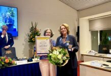 Oud-burgemeester Breuer krijgt hoogste onderscheiding Teylingen uitgereikt tijdens laatste raad