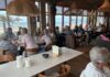 Vrijwilligers en deelnemers van De Zonnebloem leren elkaar kennen in Noordwijk