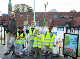 Leerlingen Kindercampus Joseph ruimen Lisse op
