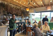 Zelfoogsttuin Elsgeesterhof viert vrijwilligersdag
