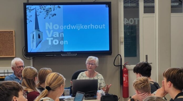 Leerlingen KTS Voorhout helpen NoVaTo-museum aan nieuwe inrichting