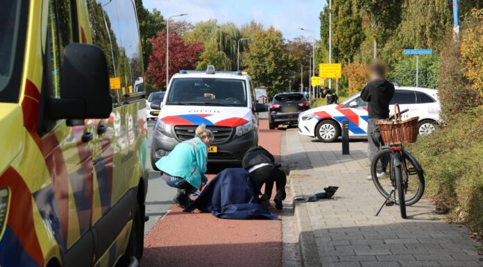Oudere vrouw gewond na botsing in Lisse
