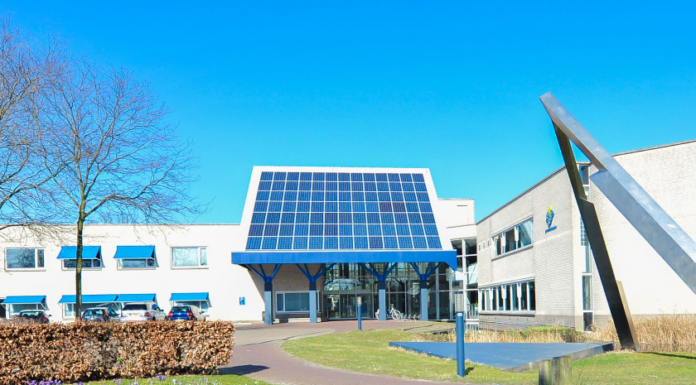 Sassenheimse buitensporters willen openbaar klim- en fitnesstoestel bij gemeentekantoor