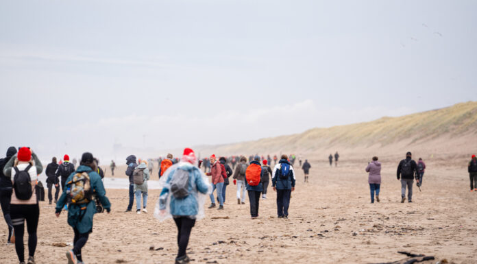 Duizenden deelnemers lopen 11strandentocht voor onderzoek naar vrouwenhart