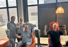 Wethouder Salman ontmoet cliënten bij gezondheidscentrum in Noordwijkerhout