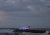 Duikers arrestatieteam en politiehonden zoeken vermiste 18-jarige kitesurfer