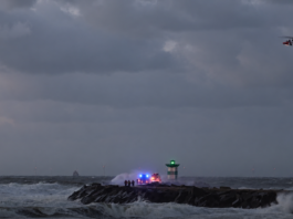 Duikers, arrestatieteam en politiehonden zoeken vermiste 18-jarige kitesurfer