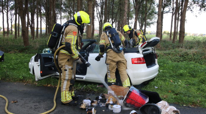 Bestuurster zet eigen auto in brand met sigarettenpeuk op N206 bij Noordwijk