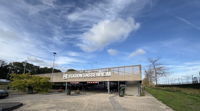 Raad wil meer onderzoek naar betaald parkeren station Sassenheim; ‘we moeten niet een stap in het donker zetten’