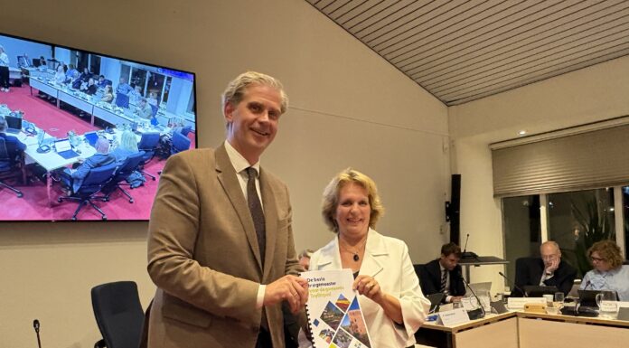 De beste burgemeester voor Teylingen: gemeenteraad overhandigt profielschets nieuwe burgemeester