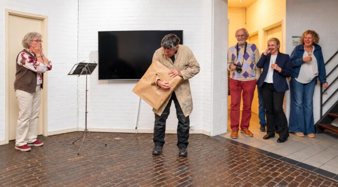 Museum Noordwijk opent expositie ‘Uit het Depot’ met humoristische act