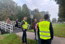 Gemeente onderzoekt verkeersdrukte rond basisschool De Giraf na klachten omwonenden